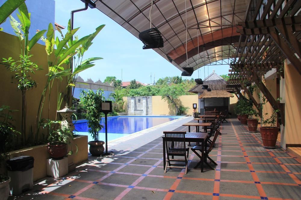 Grand Santhi Hotel Denpasar Exterior foto